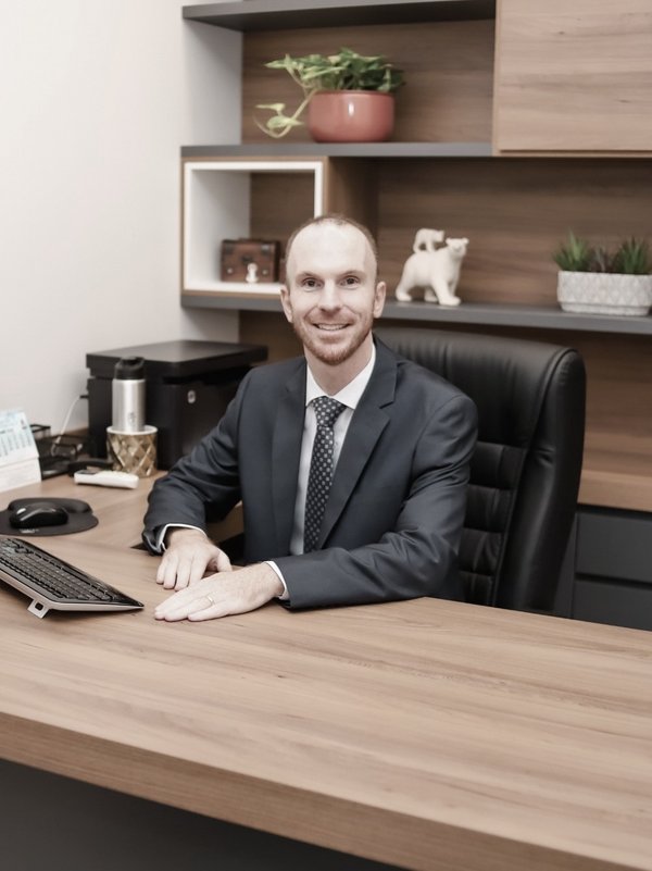 Renan Anton Del Mouro, advogado